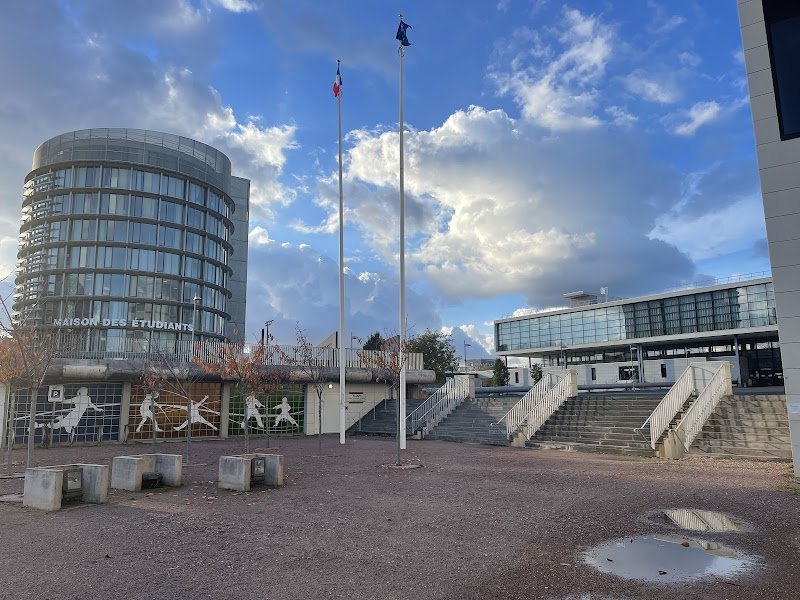 Centre sportif universitaire des Chênes - CY Cergy Paris Université